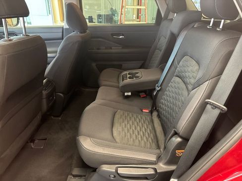 Used 2022 Nissan Pathfinder SV image 36