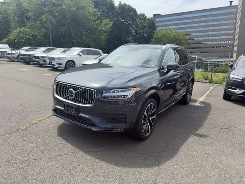 Certified 2022 Volvo XC90 T6 Momentum w/ Advanced Package image 3
