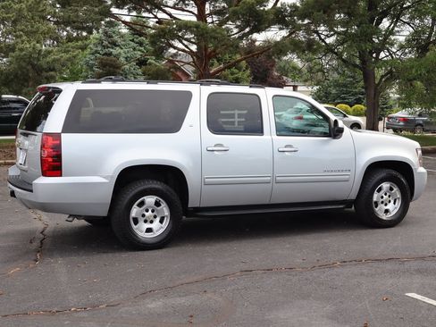Used 2014 Chevrolet Suburban LT w/ Luxury Package AWD/4WD image 4