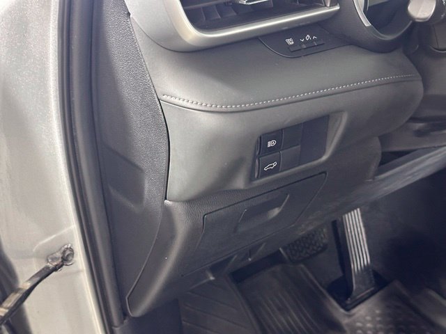 Used 2021 Toyota Highlander XLE AWD/4WD image 11
