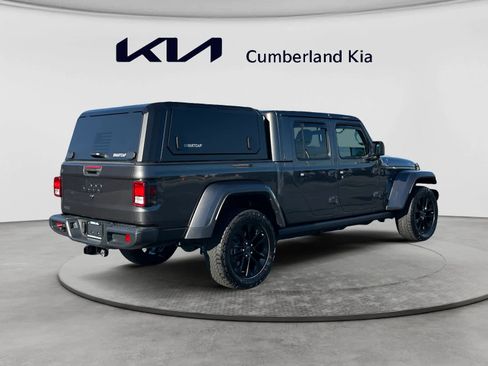 Used 2025 Jeep Gladiator Sport AWD/4WD image 5