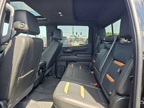 Used 2024 GMC Sierra 1500 AT4 w/ Technology Package AWD/4WD image 17