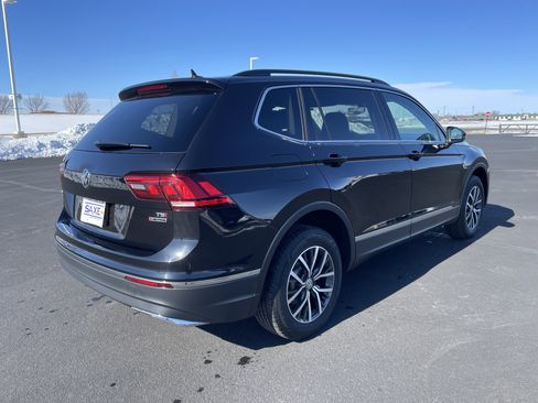 Used 2018 Volkswagen Tiguan SE w/ Panoramic Sunroof Package image 5