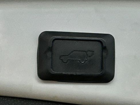 Used 2022 Toyota RAV4 XLE Premium FWD image 32
