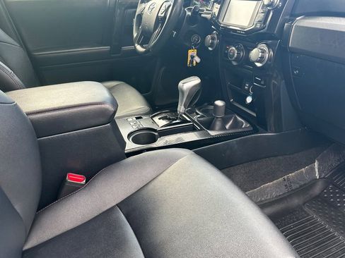 Used 2019 Toyota 4Runner TRD Off-Road Premium AWD/4WD image 16