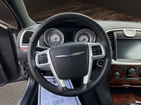 Used 2014 Chrysler 300 RWD image 10