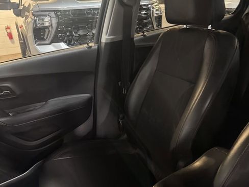 Used 2017 Chevrolet Trax LT w/ LT Convenience Package FWD image 8