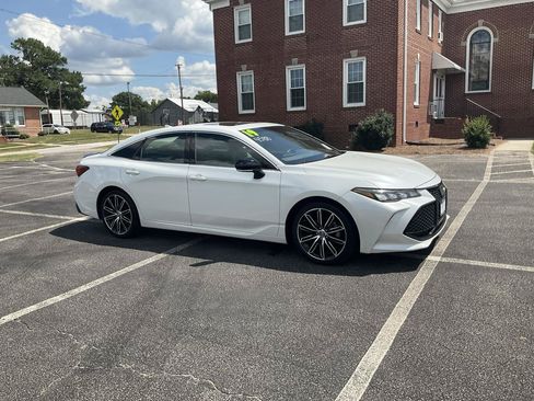 Used 2019 Toyota Avalon XSE w/ Carpet Mat Package FWD image 3