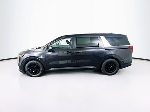 Used 2025 Kia Carnival FWD image 4