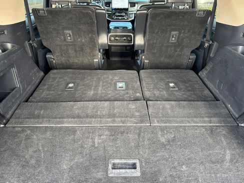 Used 2024 Ford Expedition XLT image 17