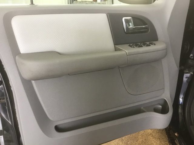 Used 2005 Ford Expedition XLT AWD/4WD image 6