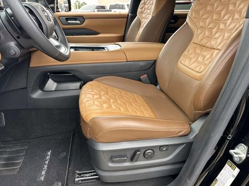 Used 2025 Nissan Armada Platinum Reserve w/ Convenience Package RWD image 21