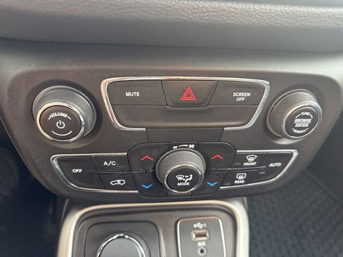 Used 2019 Jeep Compass Latitude w/ Cold Weather Group image 21