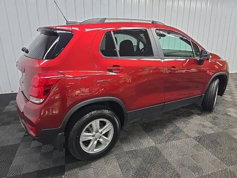 Used 2021 Chevrolet Trax LT w/ LT Convenience Package AWD/4WD image 3
