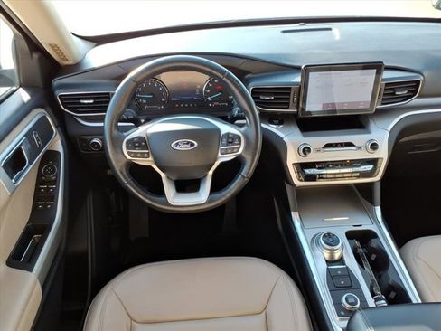 Certified 2022 Ford Explorer XLT w/ Equipment Group 202A image 5