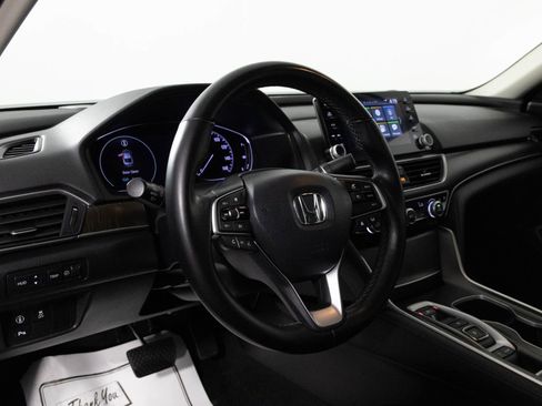 Used 2021 Honda Accord Touring image 4