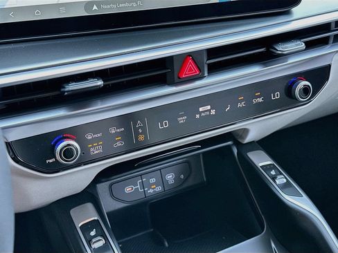 Certified 2025 Kia Sorento EX FWD image 16