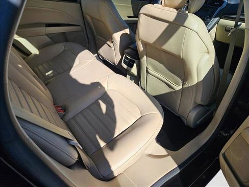 Used 2014 Ford Fusion SE w/ Equipment Group 202A image 18