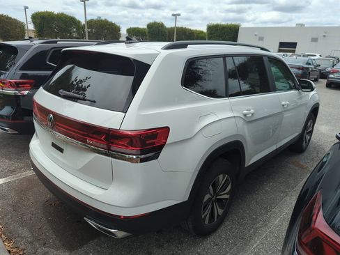 Used 2024 Volkswagen Atlas SE FWD image 2
