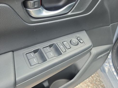 Used 2023 Honda CR-V LX image 19