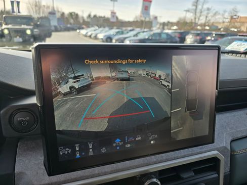 Used 2024 Toyota Tacoma Trailhunter image 27