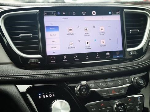 Used 2024 Chrysler Pacifica Limited w/ S Appearance Package image 21