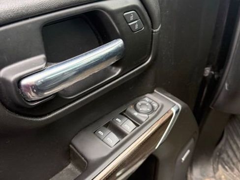 Used 2020 Chevrolet Silverado 1500 LT Trail Boss image 4