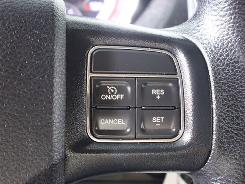 Used 2018 Dodge Grand Caravan SE w/ UConnect Hands-Free Group image 13