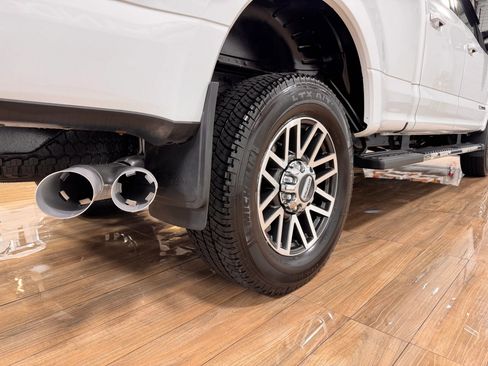 Used 2019 Ford F250 Lariat w/ Lariat Value Package image 6