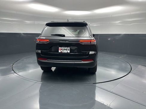 New 2026 Jeep Grand Cherokee Altitude AWD/4WD image 12