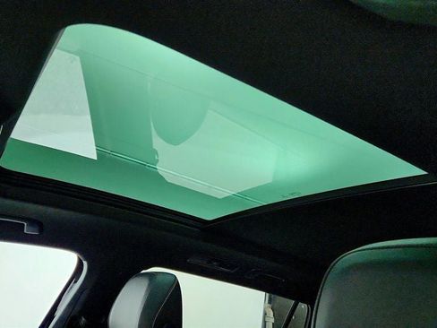 Used 2022 Volkswagen Tiguan SEL R-Line image 10