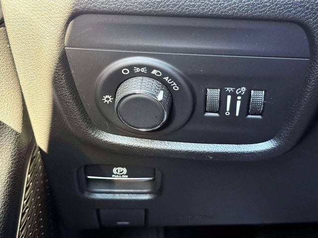 Used 2023 Jeep Grand Cherokee L Laredo w/ Luxury Tech Group I AWD/4WD image 23