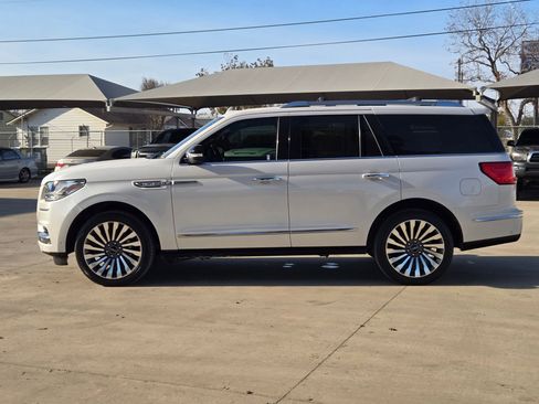 Used 2019 Lincoln Navigator Reserve image 6