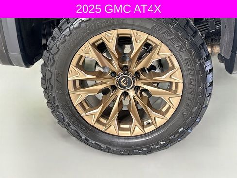 Used 2025 GMC Sierra 1500 AT4X image 32