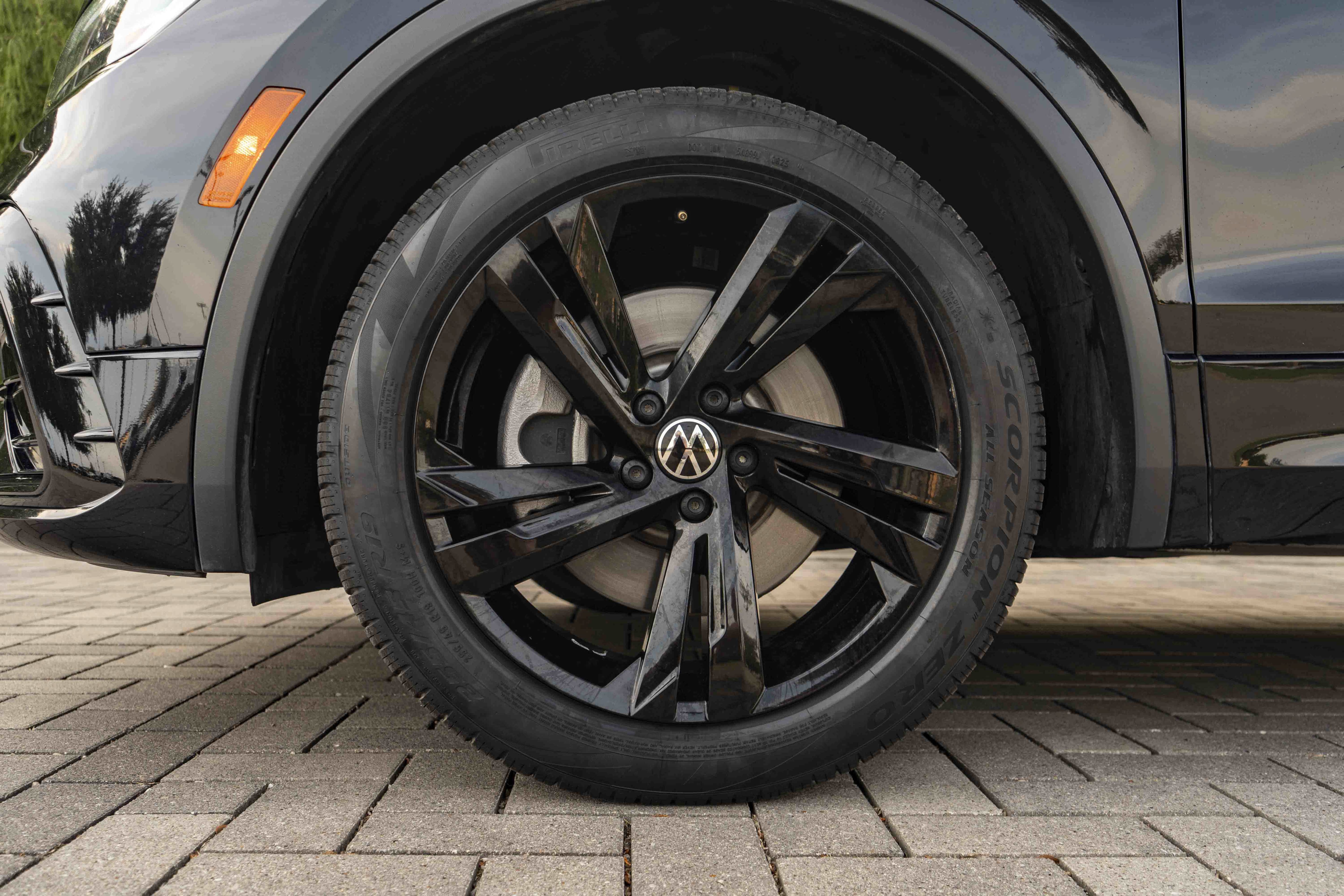 Certified 2023 Volkswagen Tiguan SE R-Line FWD image 12