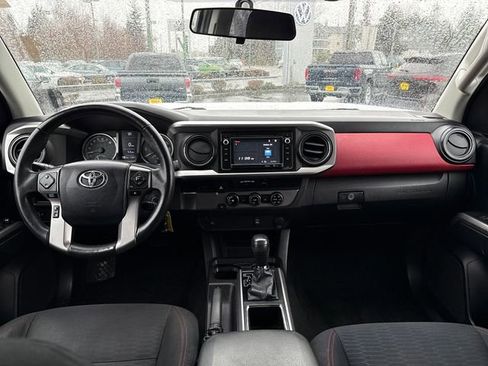 Used 2016 Toyota Tacoma SR5 image 18