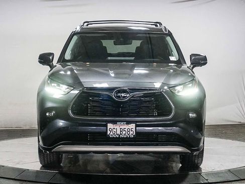 Used 2023 Toyota Highlander Platinum FWD image 6