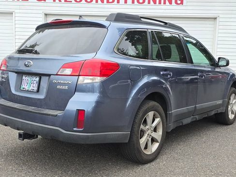 Used 2014 Subaru Outback 2.5i Limited w/ Moonroof Package AWD/4WD image 3