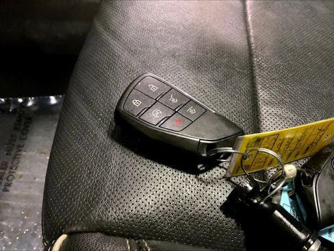 Used 2021 GMC Yukon SLT w/ SLT Premium Package image 15