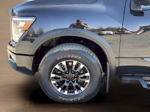 Used 2021 Nissan Titan PRO-4X w/ Pro-4x Convenience Package image 9