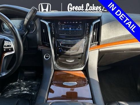 Used 2017 Cadillac Escalade ESV Luxury RWD image 11