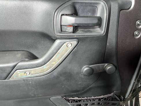 Used 2016 Jeep Wrangler Unlimited Sport AWD/4WD image 13