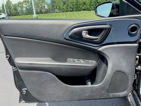 Used 2016 Chrysler 200 S AWD/4WD image 13