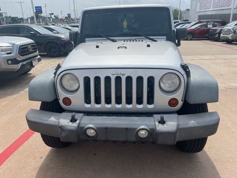 Used 2012 Jeep Wrangler Unlimited Sport image 3