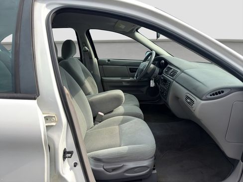 Used 2003 Ford Taurus SE FWD image 18