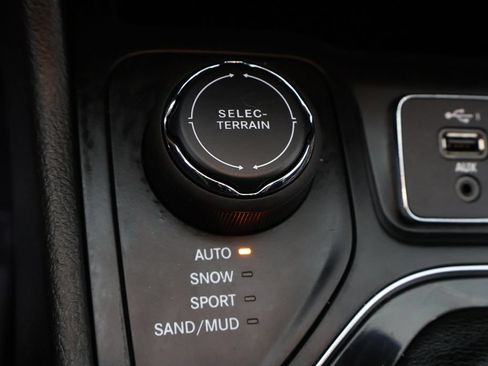 Used 2019 Jeep Cherokee Limited AWD/4WD image 57