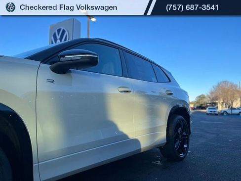 New 2026 Volkswagen Tiguan SE R-Line AWD/4WD image 3