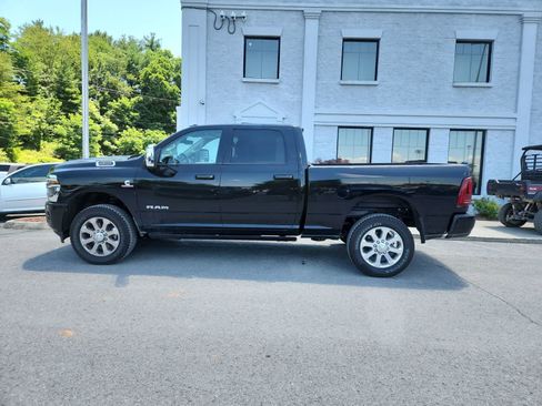 Used 2026 RAM 2500 Laramie AWD/4WD image 2