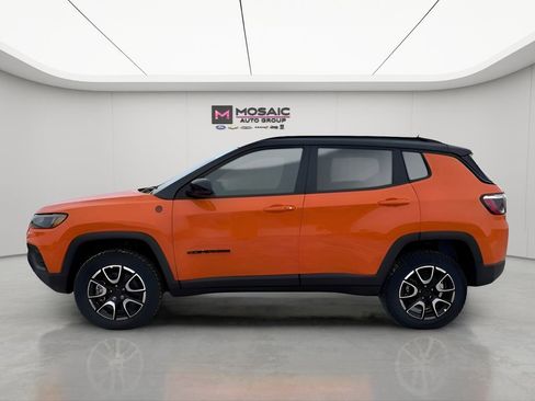 New 2026 Jeep Compass Trailhawk w/ Sun, Sound & Navigation Group AWD/4WD image 6