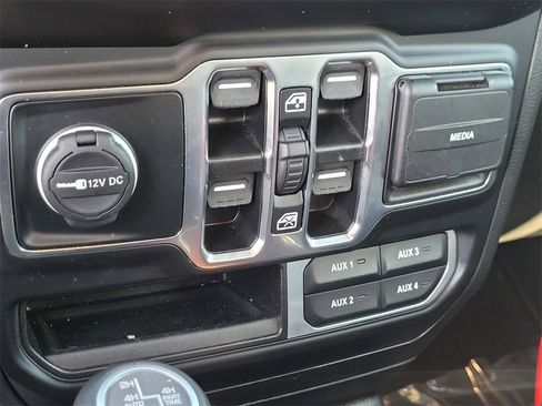 Used 2022 Jeep Wrangler Unlimited Sahara w/ Cold Weather Group image 21